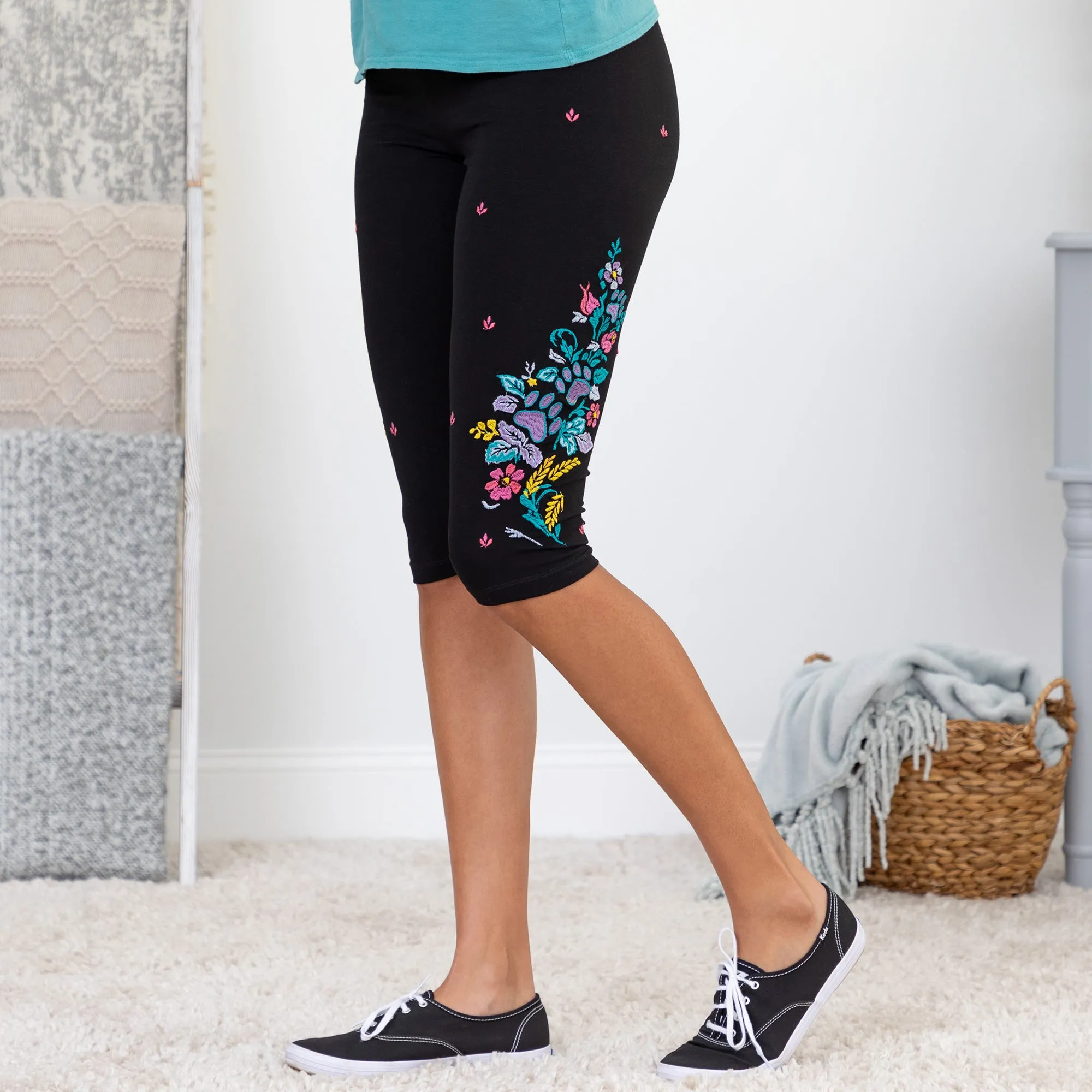 Embroidered Stretch Capris